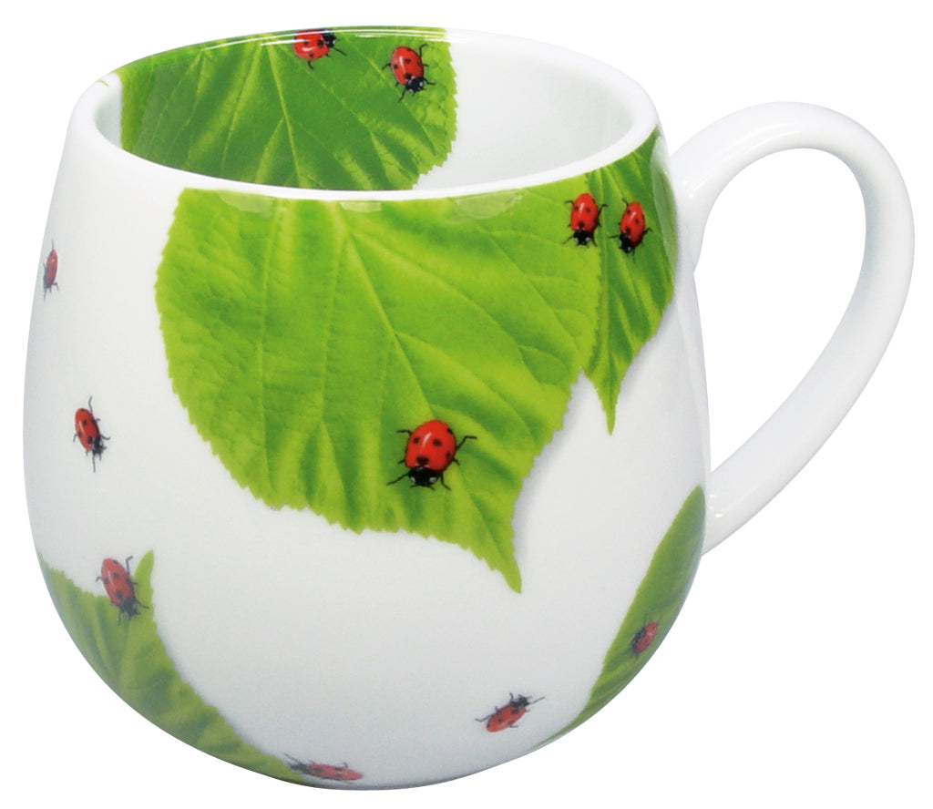 Kuschelbecher Marienkäfer auf Laub